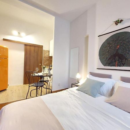 Sweet Dreams Suites Cosy Studio Piata Romana Bucarest Esterno foto