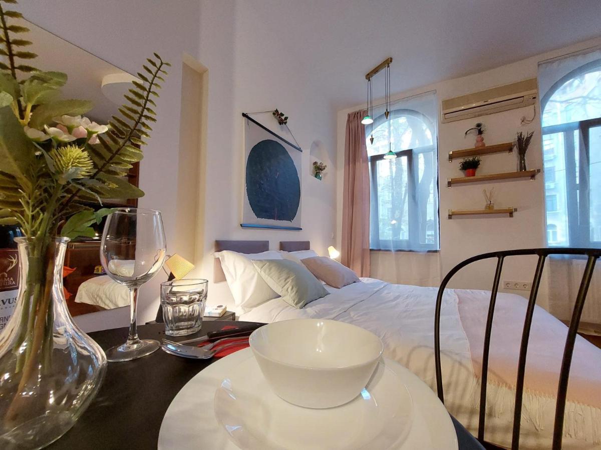 Sweet Dreams Suites Cosy Studio Piata Romana Bucarest Esterno foto