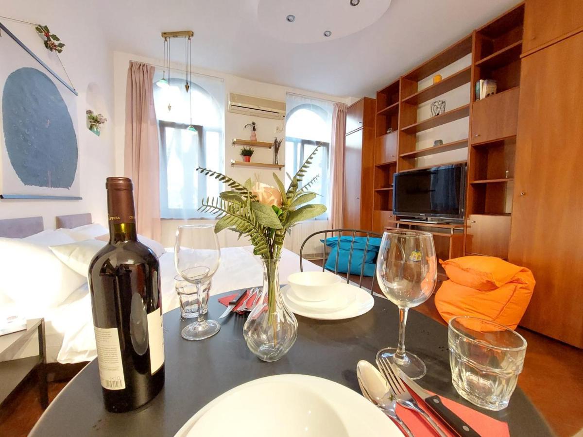 Sweet Dreams Suites Cosy Studio Piata Romana Bucarest Esterno foto