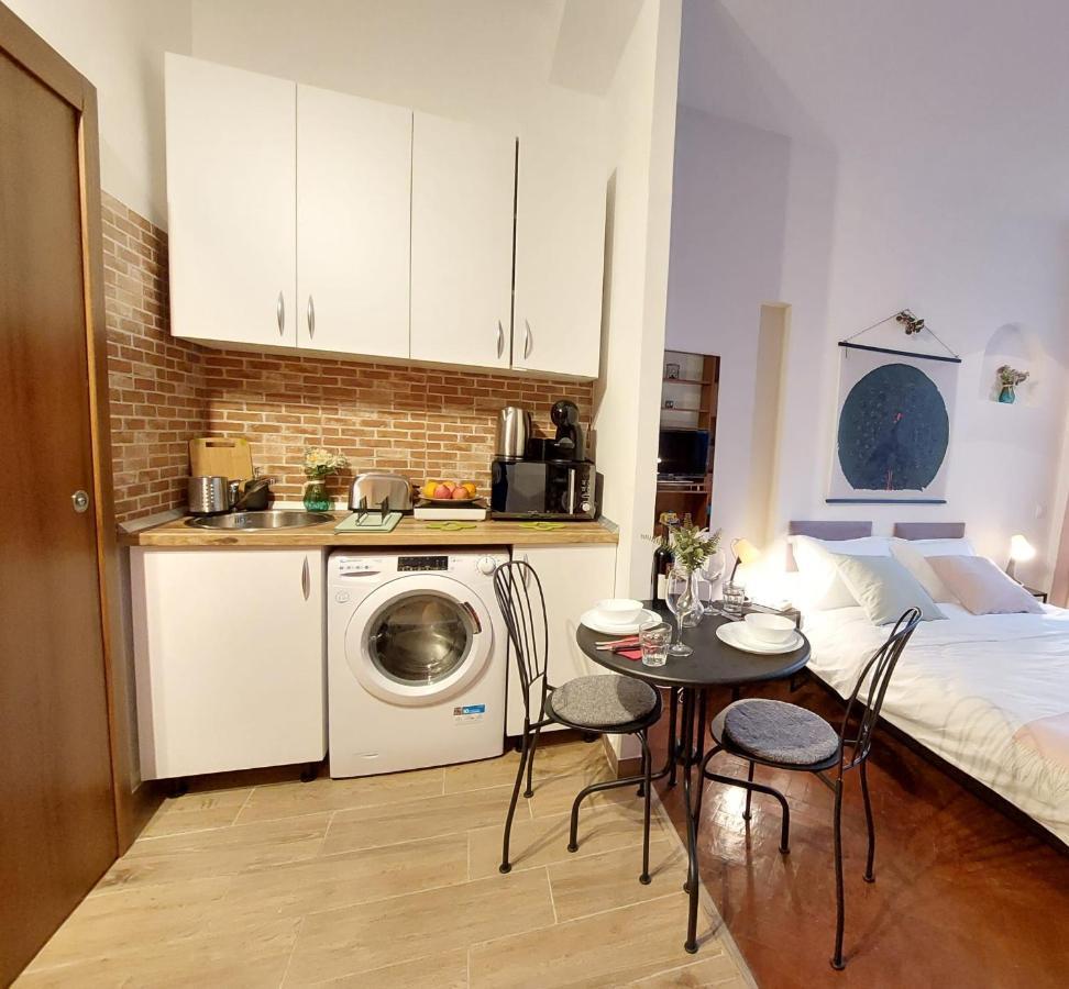 Sweet Dreams Suites Cosy Studio Piata Romana Bucarest Esterno foto